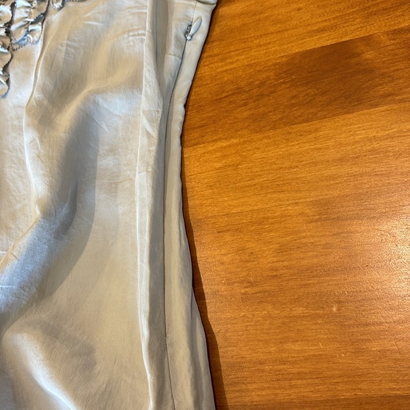 BODEN SILK BLOUSE WOMEN’S SIZE 10 EUC 100% SILK Pale Grey Gray V-Neck Ruffle 🩶 - Picture 9 of 16